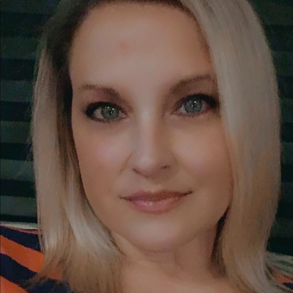 Meet your Posher, Angela